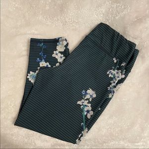 Flowered Capri leggings